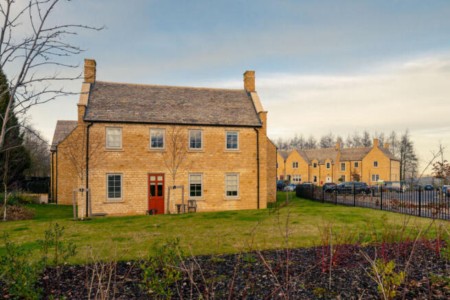 Hawkesbury Place, Stow-on-the-wold - Front Exterior